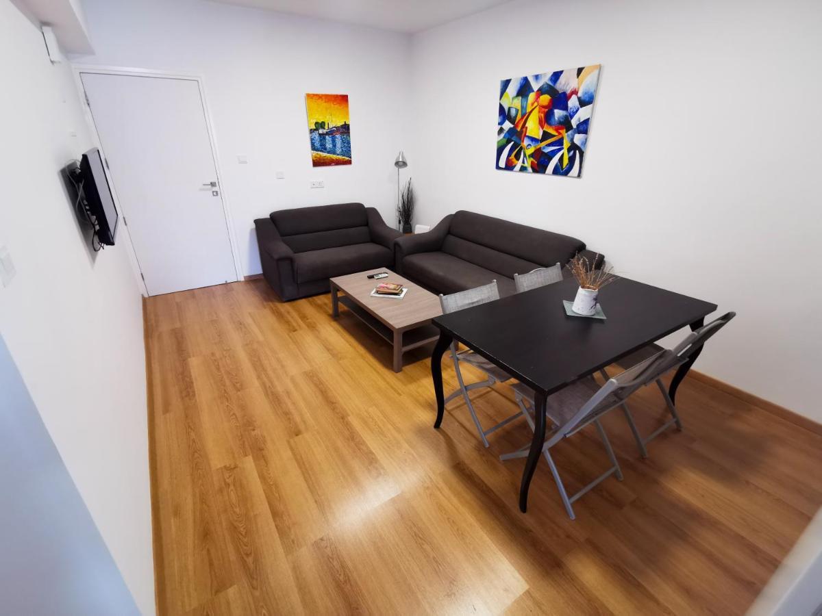 Daze Off Central Apartment, 300M To The Finikoudes Beach Larnaca Exteriér fotografie